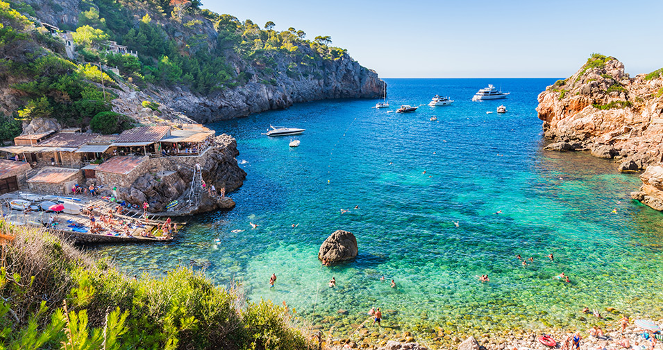 Mallorca film set location boat charter