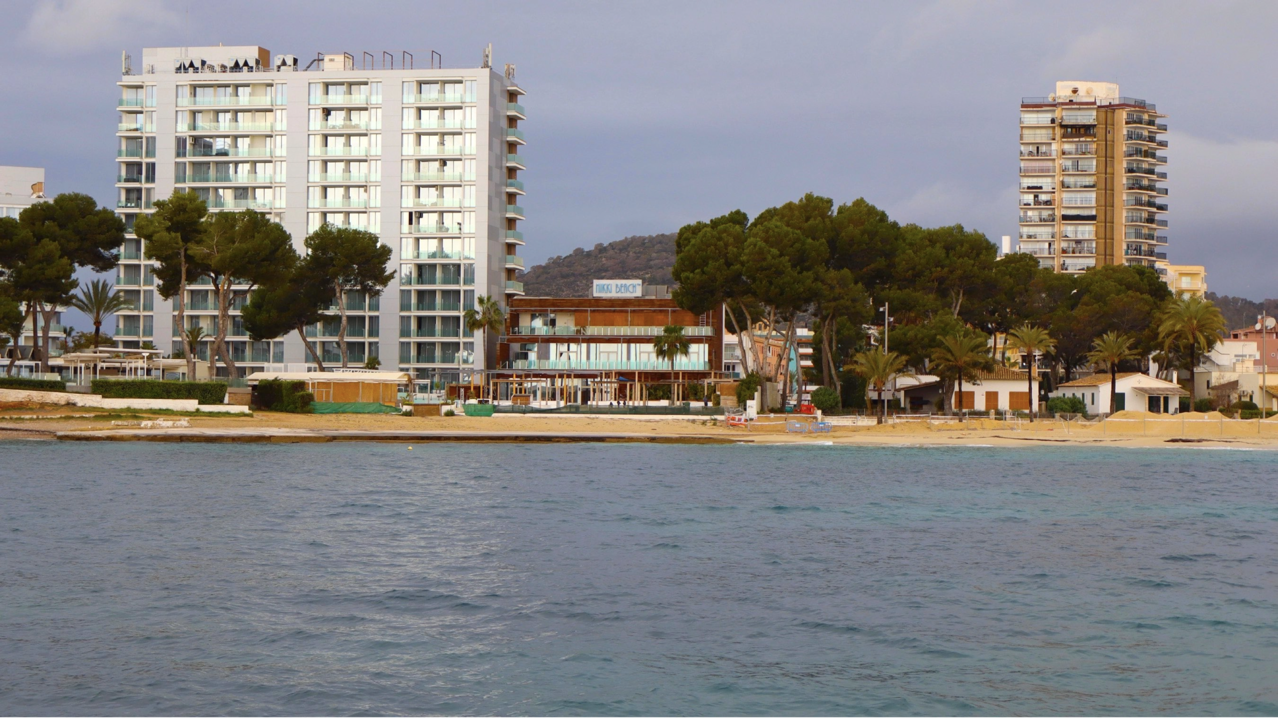 Mallorca cocktail boat charter, private boat hire with cocktails, boat charter with cocktails, yacht charter with cocktails, luxury cocktail yacht charter,