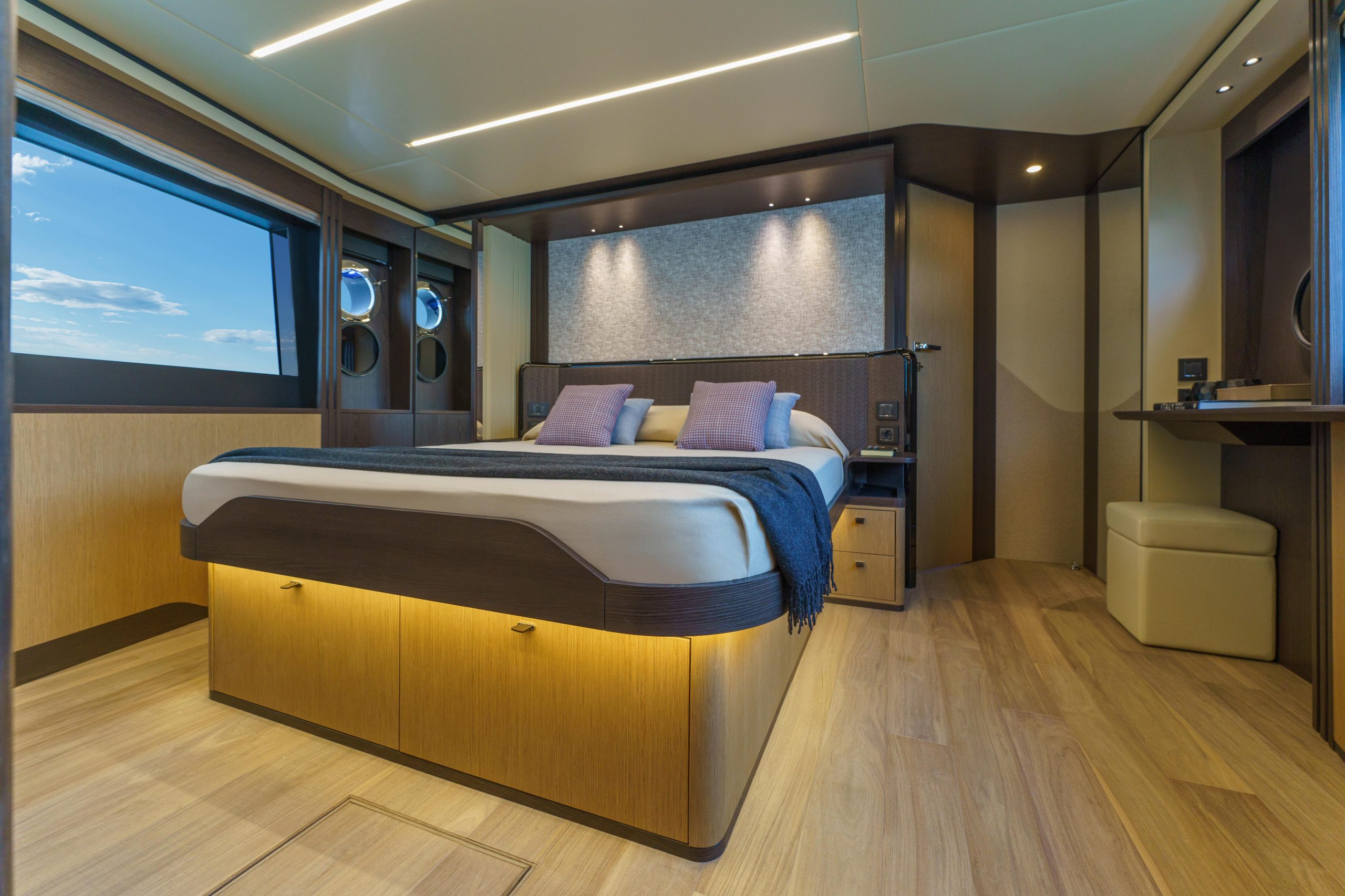 Absolute boat charter, Mallorca absolute yacht charter, charter of absolute boat, best boats to charter in mallorca, boat charter from Portals Nous,